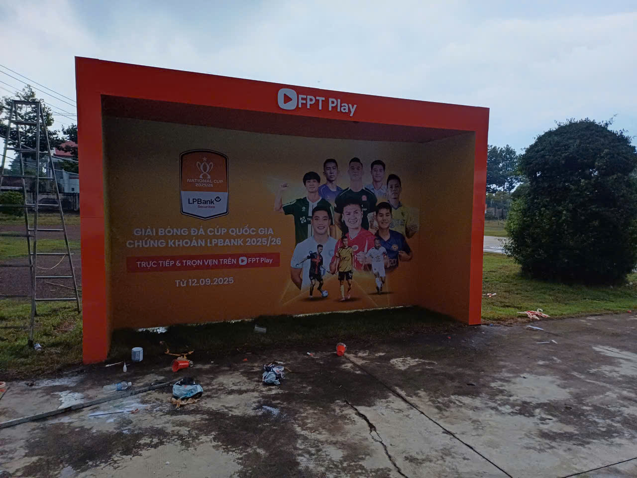 thi công quầy alu cho FPT zalo: 0356406349