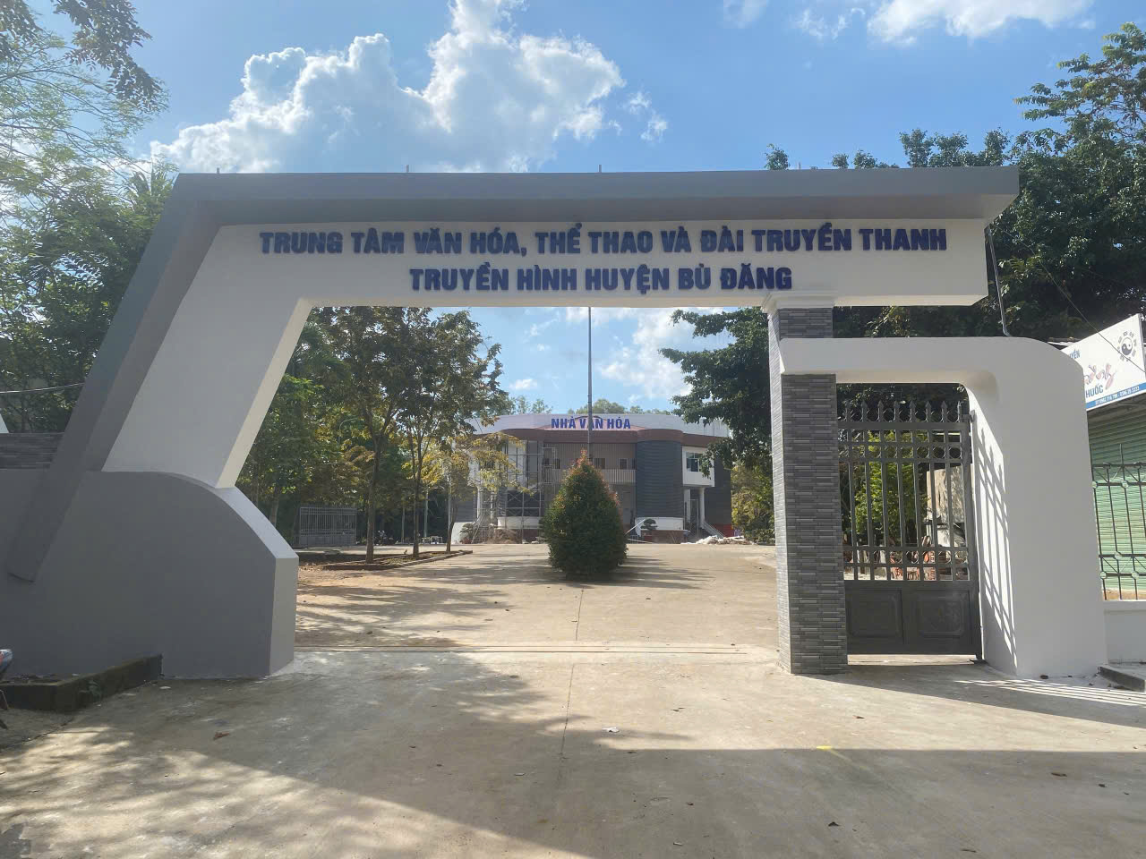 xây dựng lắp đặt trung tâm văn hóa bù đăng